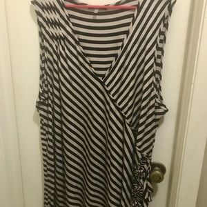 Women’s plus business casual top.